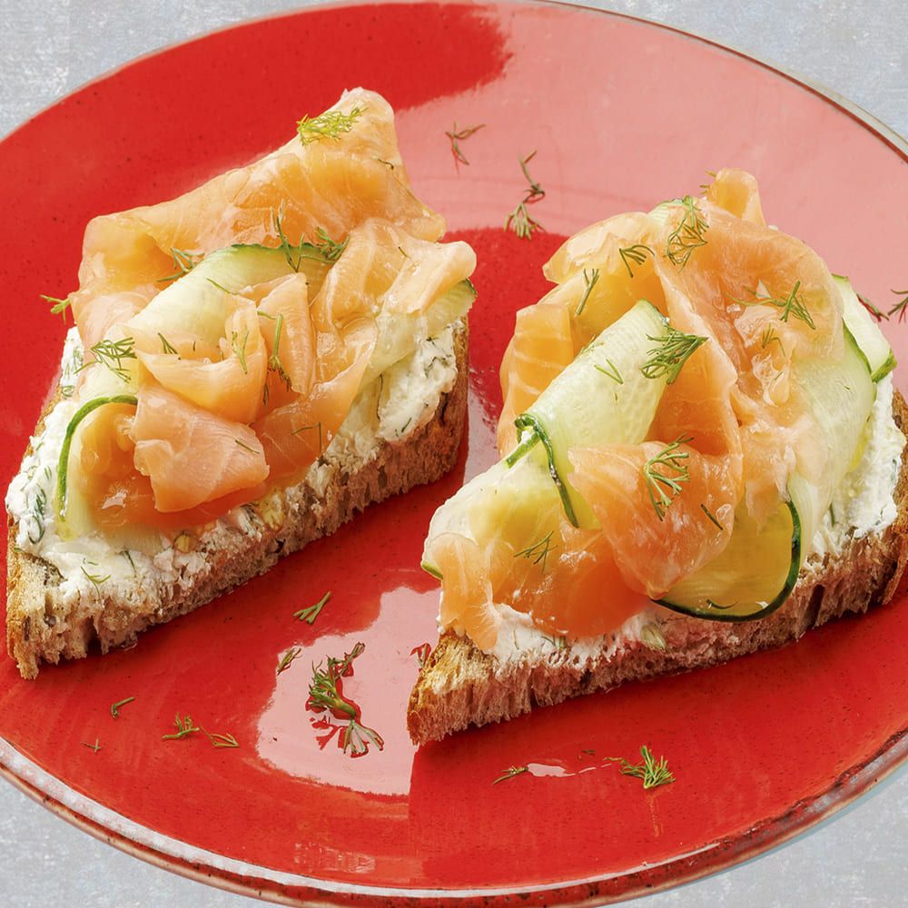 Брускетти с лососем
