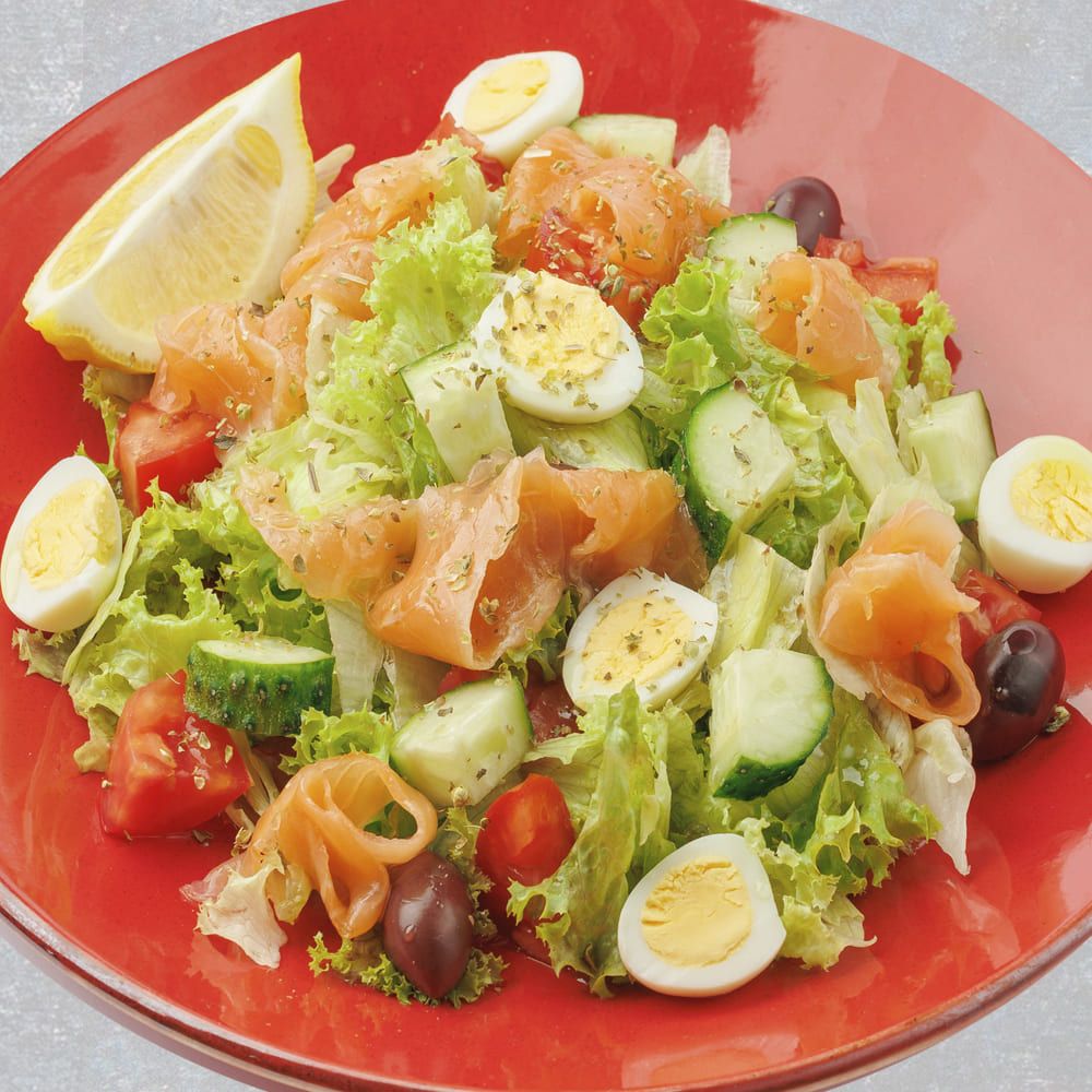 Салат с лососем